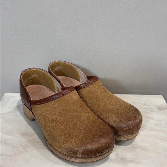 Dansko Clogs - Brenna Tan Burnished Suede - Size 36 6.5. / 7 - Picture 15 of 16